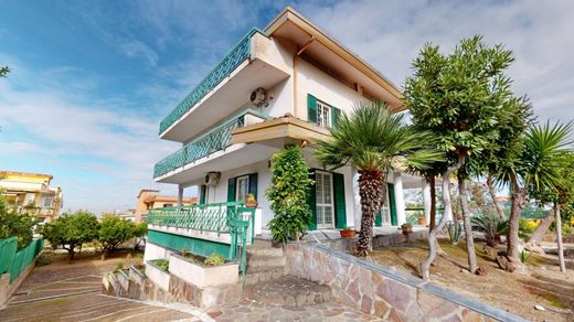 Вилла, Pollena Trocchia, Napoli