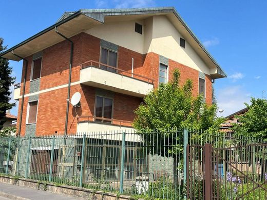Villa in Settimo Milanese, Milan