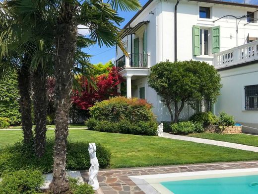 Villa in Valeggio sul Mincio, Provincia di Verona