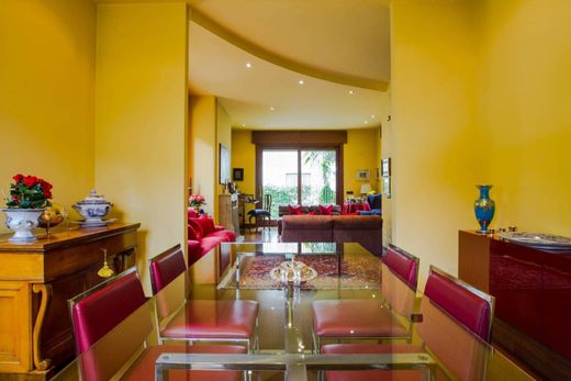 Villa in Gallarate, Provincia di Varese