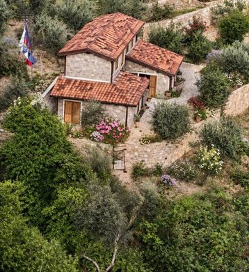 Villa a Apricale, Imperia