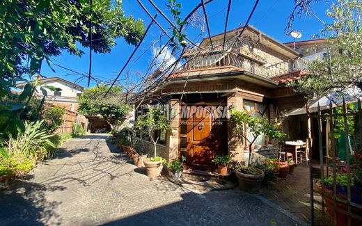 Villa a Massa, Massa-Carrara