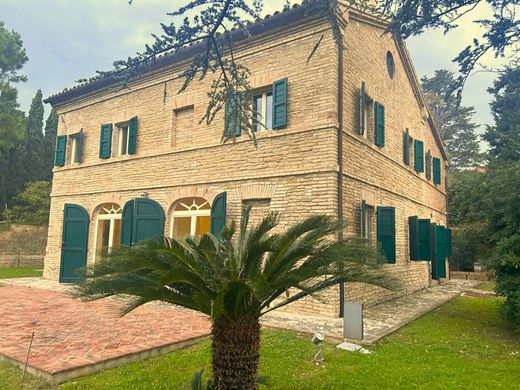 Villa Porto Recanati, Macerata ilçesinde