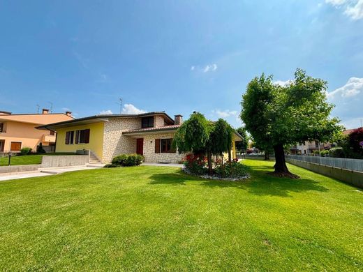 Villa in Soave, Provincia di Verona