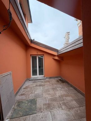 بنتهاوس ﻓﻲ بولونيا, Bologna