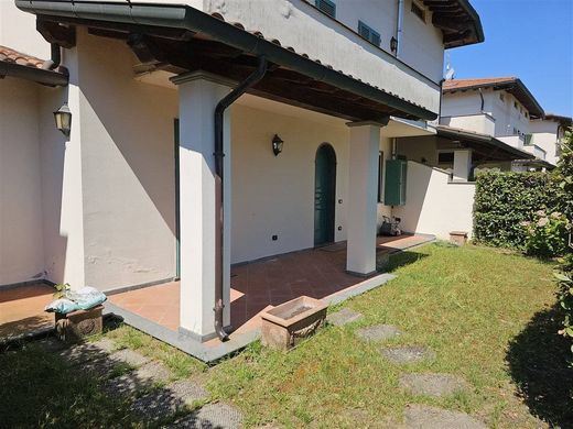 Terraced house in Montignoso, Provincia di Massa-Carrara