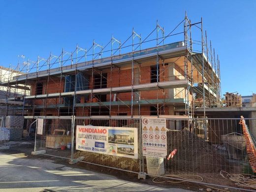 Villa en Cesano Maderno, Provincia di Monza e della Brianza