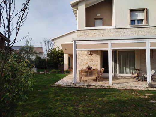 Villa Montegrotto Terme, Padova ilçesinde