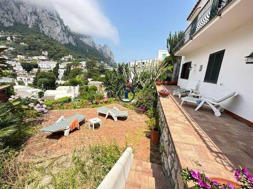 Apartment in Capri, Naples