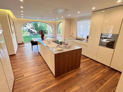 Вилла, Casamassima, Bari