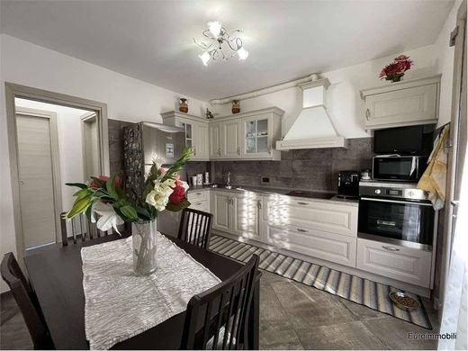 Villa a Traversetolo, Parma