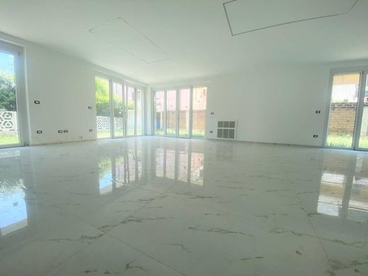 Villa in Montesilvano, Provincia di Pescara