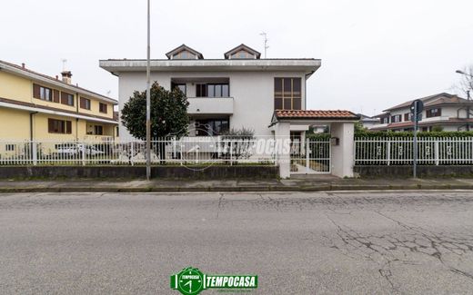 Villa a Cambiago, Milano