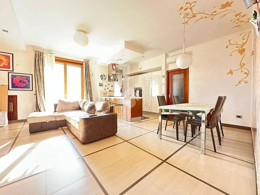 ﺷﻘﺔ ﻓﻲ نابولي, Napoli