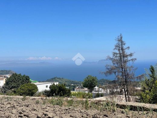 Villa Serrara Fontana, Napoli ilçesinde