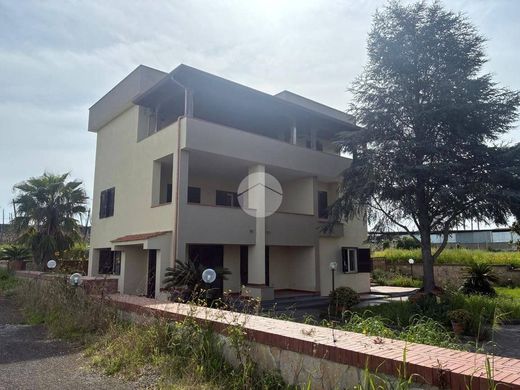Villa in Giugliano in Campania, Naples