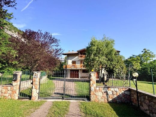 Villa - Trambileno, Provincia autonoma di Trento