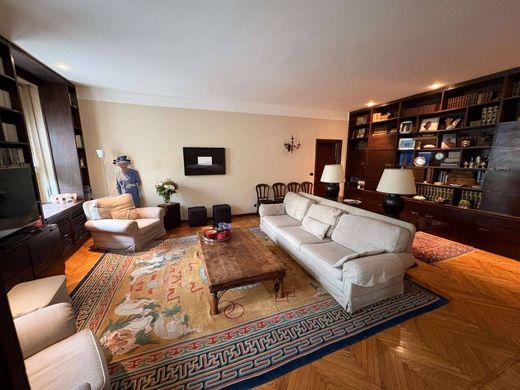 Apartment / Etagenwohnung in Turin, Piemont