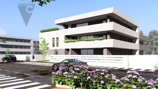 펜트하우스 / Vigonza, Provincia di Padova