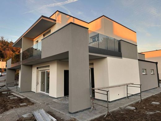 Villa in Bizzarone, Provincia di Como