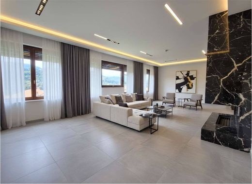 Villa in Maslianico, Provincia di Como