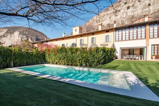 Villa in Rezzato, Provincia di Brescia