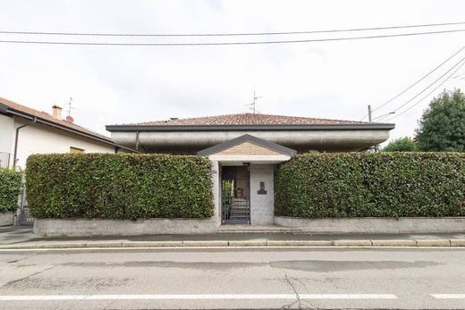 Villa a Cornaredo, Milano