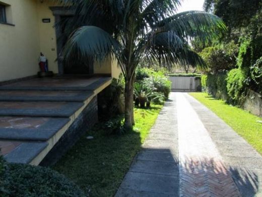 Вилла, Gravina di Catania, Catania