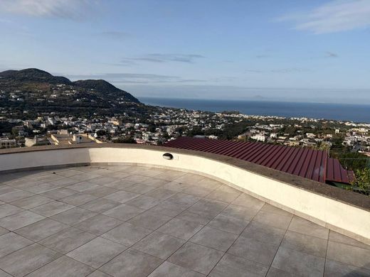 Villa a Ischia, Napoli