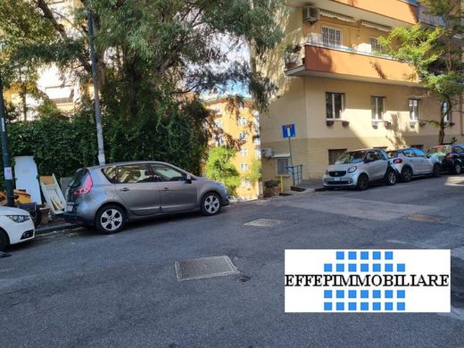 Apartment / Etagenwohnung in Neapel, Kampanien