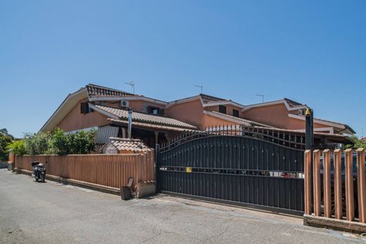 Villa a Ladispoli, Roma