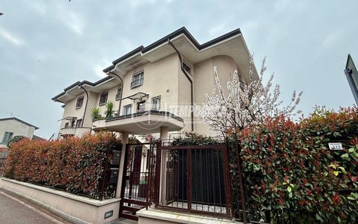 Apartamento - Cologno Monzese, Milão