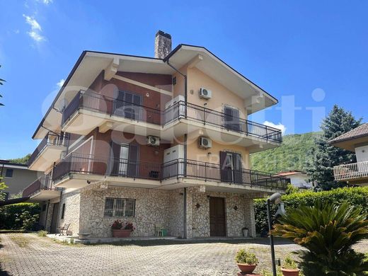 Villa en Monteforte Irpino, Provincia di Avellino