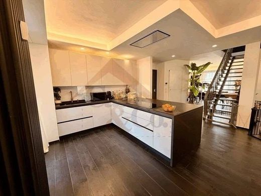 Penthouse Modena, Modena ilçesinde