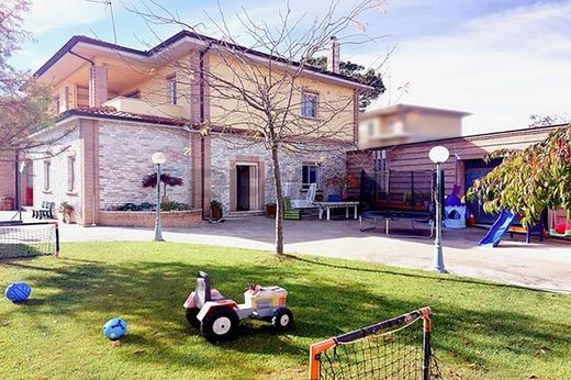 Villa à Campobasso, Provincia di Campobasso