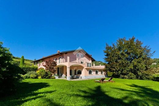 Country House in Pecetto, Turin