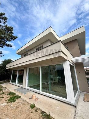 Villa - Peschiera del Garda, Provincia di Verona