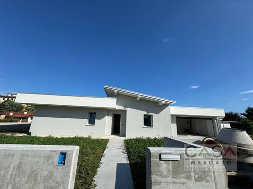 Βίλα σε Pordenone, Friuli Venezia Giulia