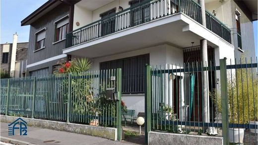 Willa w Sesto San Giovanni, Città metropolitana di Milano