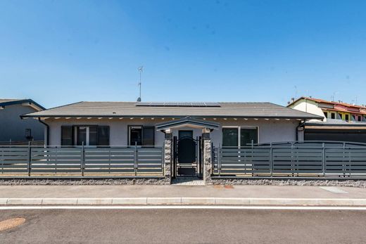 빌라 / Casorate Primo, Provincia di Pavia