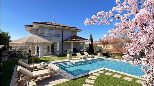 Villa à Montano Lucino, Côme