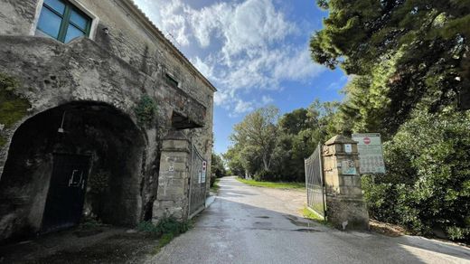 Villa Castellabate, Salerno ilçesinde