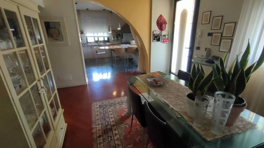 Piso / Apartamento en Campi Bisenzio, Florencia