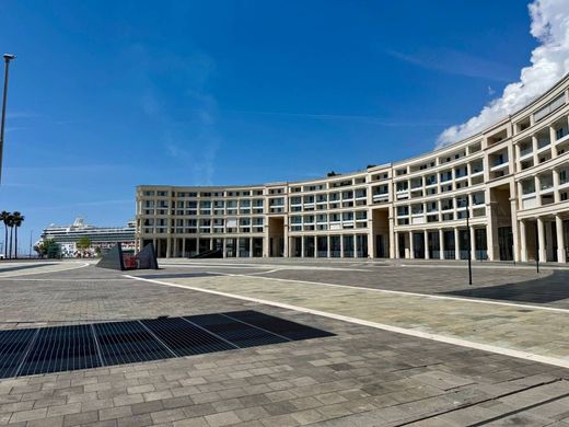 Apartment / Etagenwohnung in Salerno, Provincia di Salerno