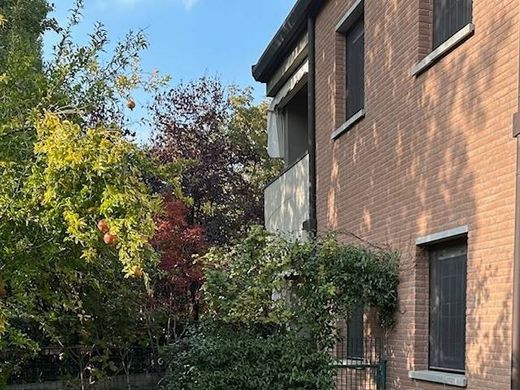 Villa San Lazzaro, Bologna ilçesinde