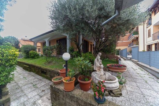 Garbagnate Milanese, Città metropolitana di Milanoのヴィラ