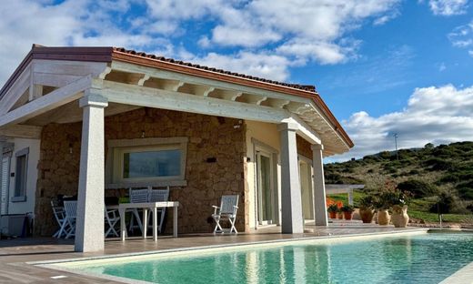 Villa in Trinità d'Agultu e Vignola, Provincia di Sassari