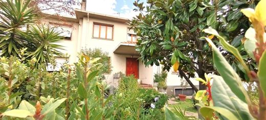 테라스 하우스 / Cecina, Provincia di Livorno