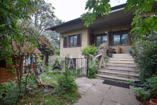 别墅  Agrate Brianza, 蒙萨和布里安萨省