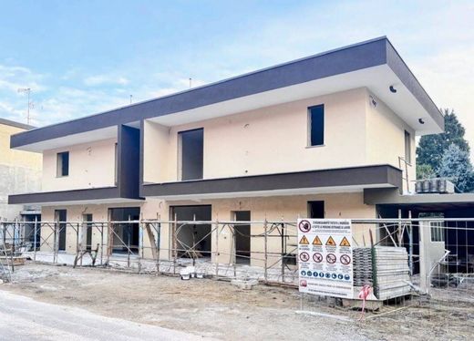 빌라 / Cesano Maderno, Provincia di Monza e della Brianza